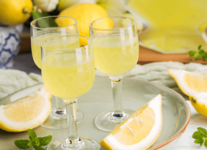 Wie macht man seinen eigenen Limoncello?